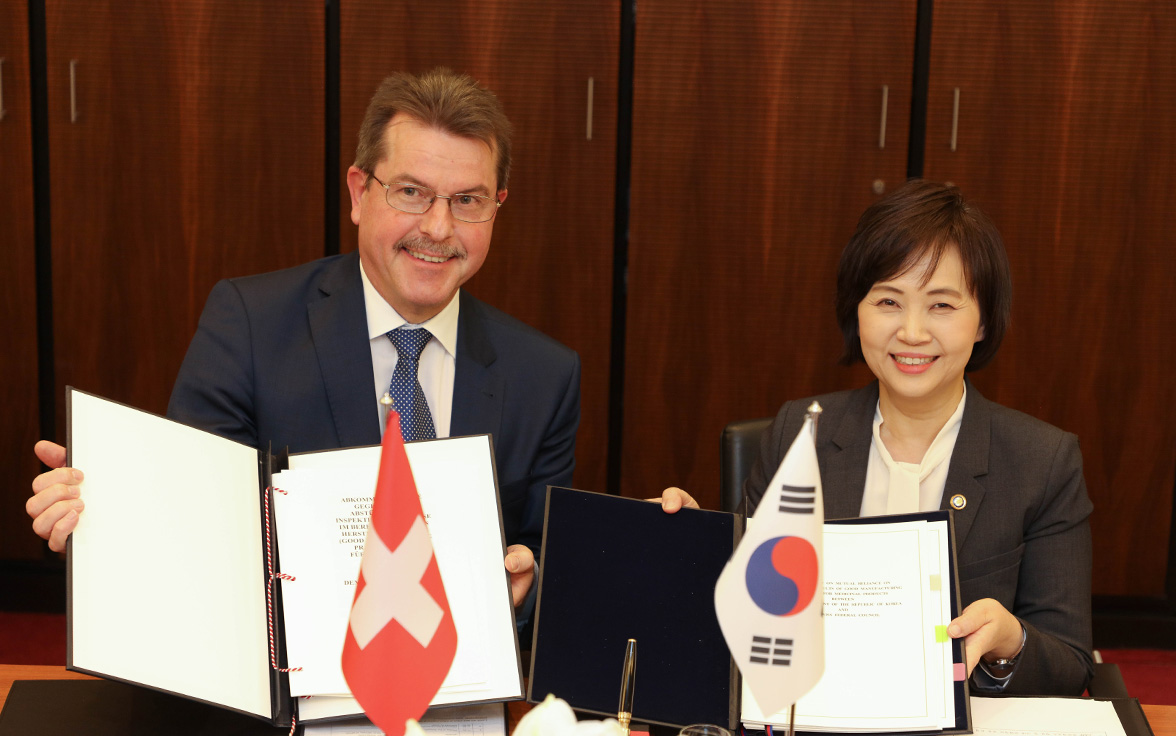 Swissmedic und die koreanische MFDS unterzeichnen ein Abkommen im Bereich der Guten Herstellungspraxis