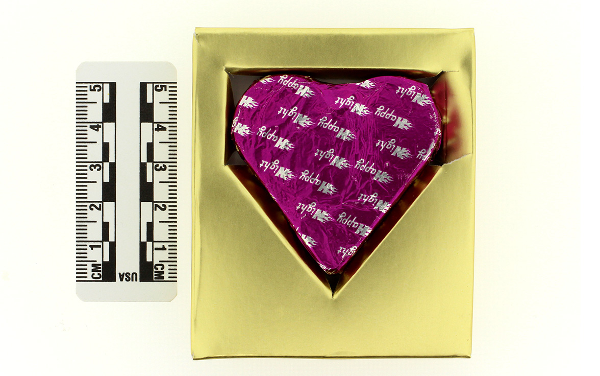 Chocolate heart containing erection-promoting substances harmful to health