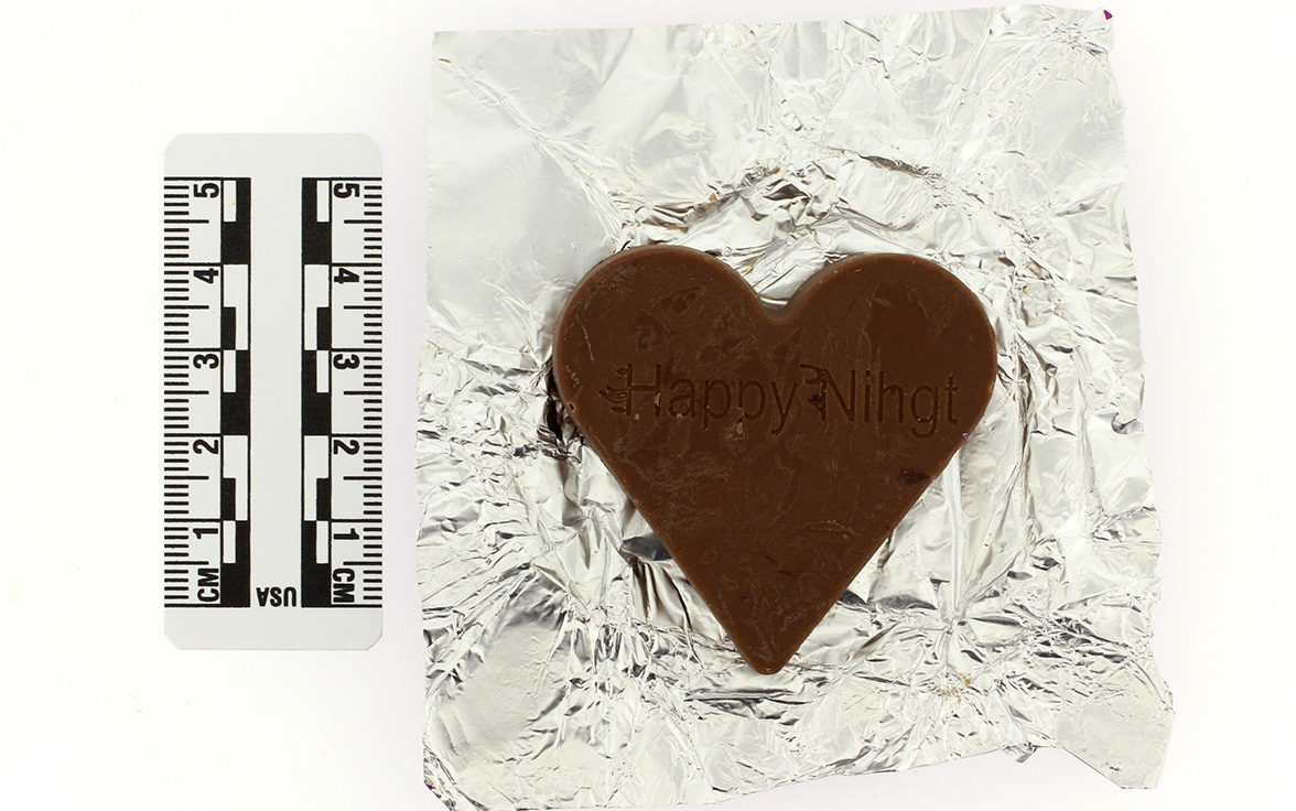 Cœur en chocolat, contenant plus que la dose journalière maximale admise en principe actif sildénafil