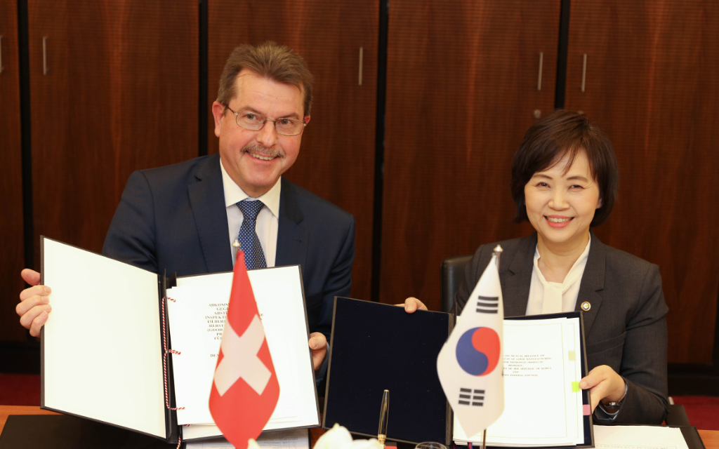 Swissmedic et le MFDS coréen signent un accord dans le domaine des Bonnes pratiques de fabrication