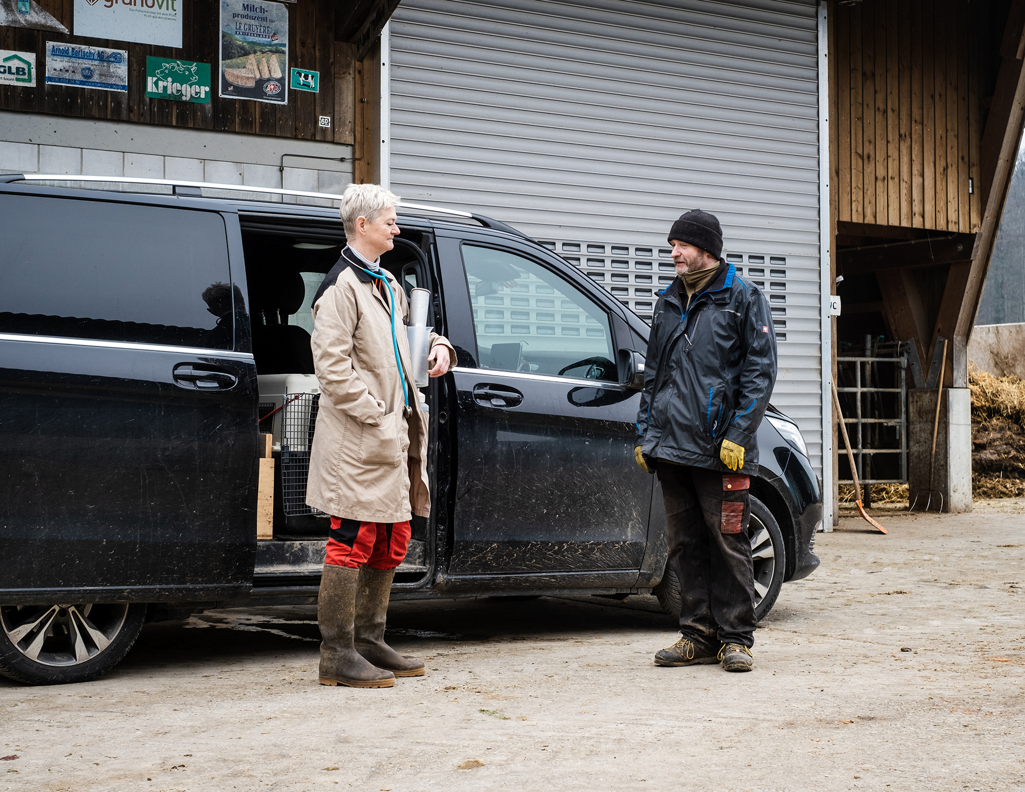 Barbara Knutti al suo lavoro di veterinario